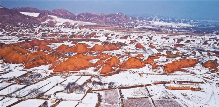     五佛鄉(xiāng)丹霞雪霽